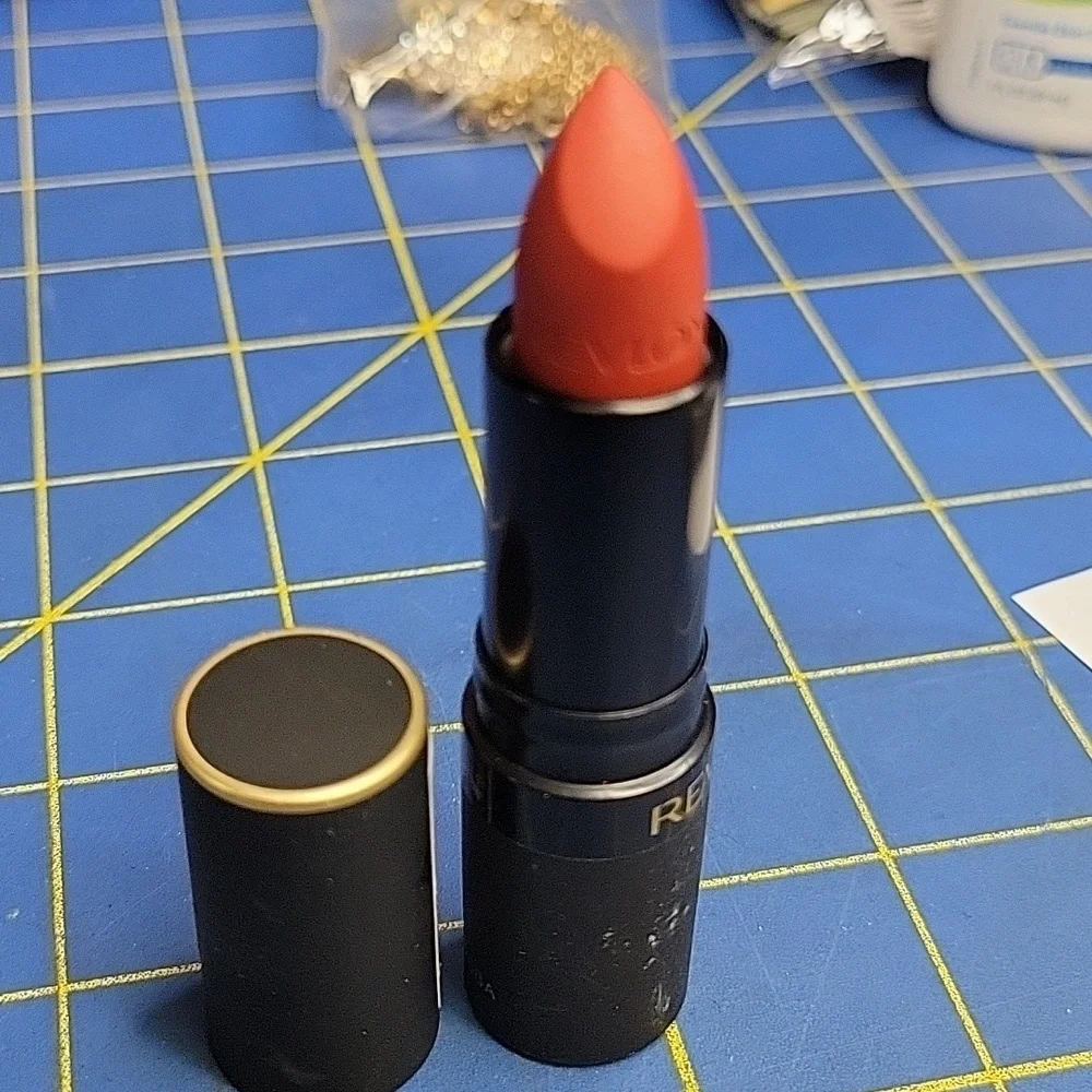 Revlon Super Lustrious Matte Lipstick 026 Getting Serious